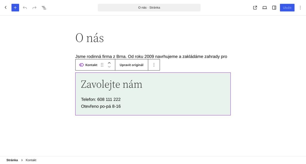 Editor stránky O nás: vybraný box Kontakt je synchronizovaný vzor, v liště je jeho jméno a tlačítko Upravit originál